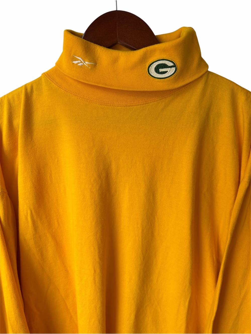 Vintage Green Bat Packers Turtle Neck
Reebok
100% Cotton 

Size XL